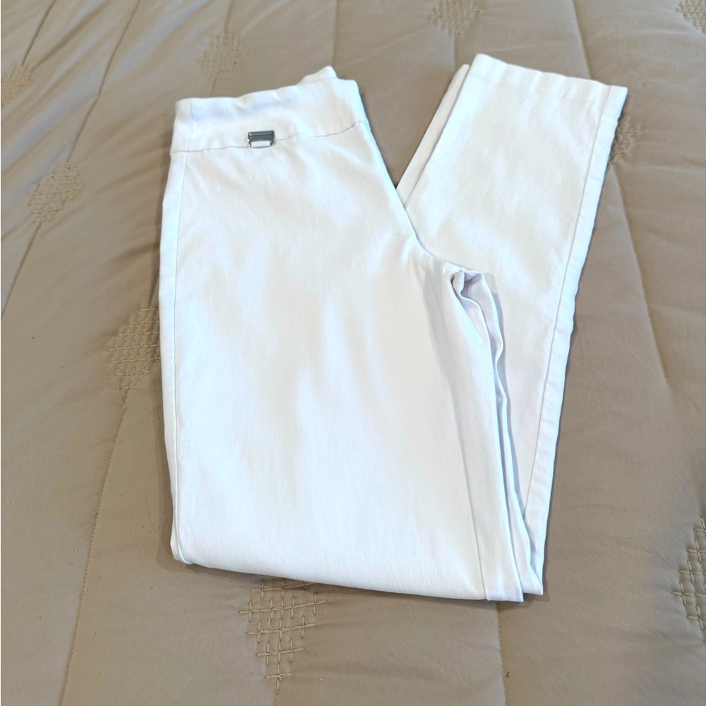 Crisp white slacks, sz 4, straight leg. C est 1946 brand